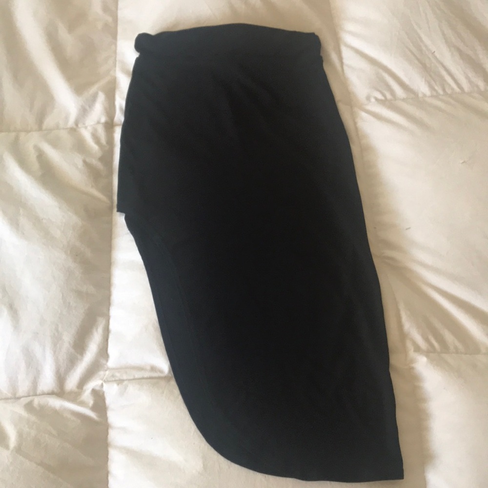 Black symmetrical mini skirt